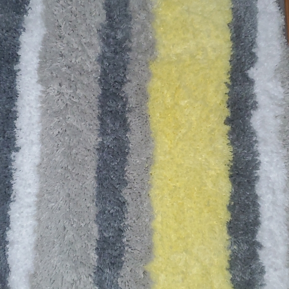 NWOT Small Grey/Yellow/White Striped Bath Mat - Picture 2 of 5